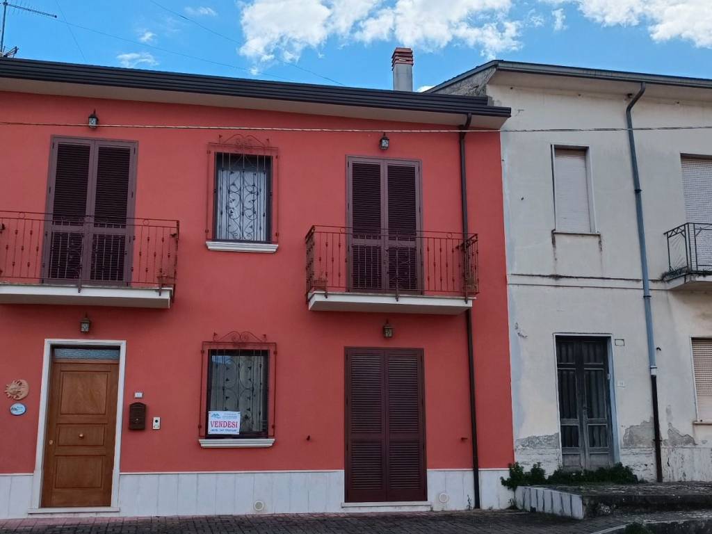 casa indipendente in vendita a Pietradefusi in zona Dentecane