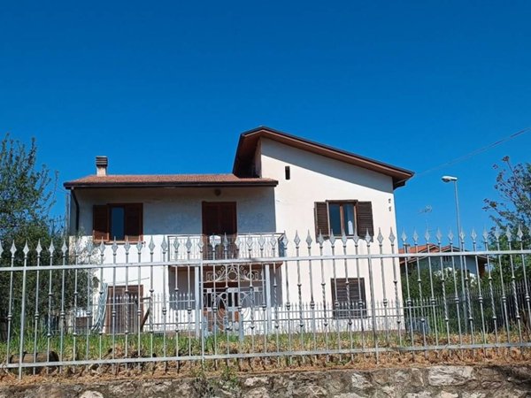casa indipendente in vendita a Pietradefusi in zona Sant'Elena