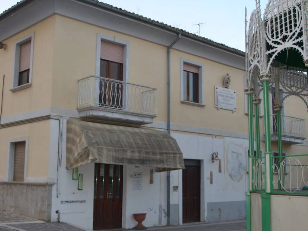 intera palazzina in vendita a Pietradefusi