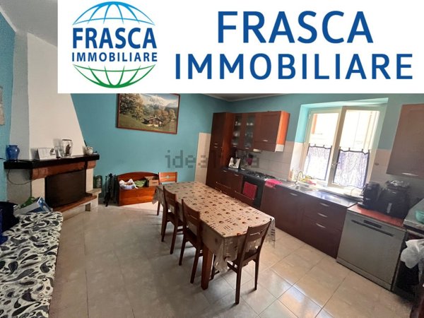 casa indipendente in vendita a Pietradefusi in zona Dentecane