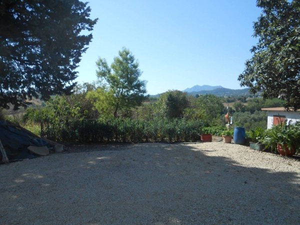 casa indipendente in vendita a Pietradefusi in zona Vertecchia