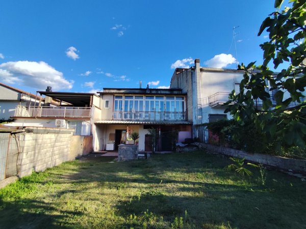 casa indipendente in vendita a Pietradefusi in zona Dentecane