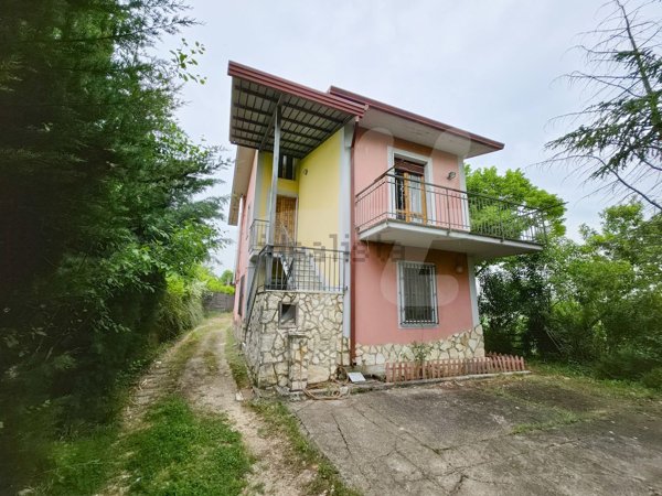 casa indipendente in vendita a Pietradefusi