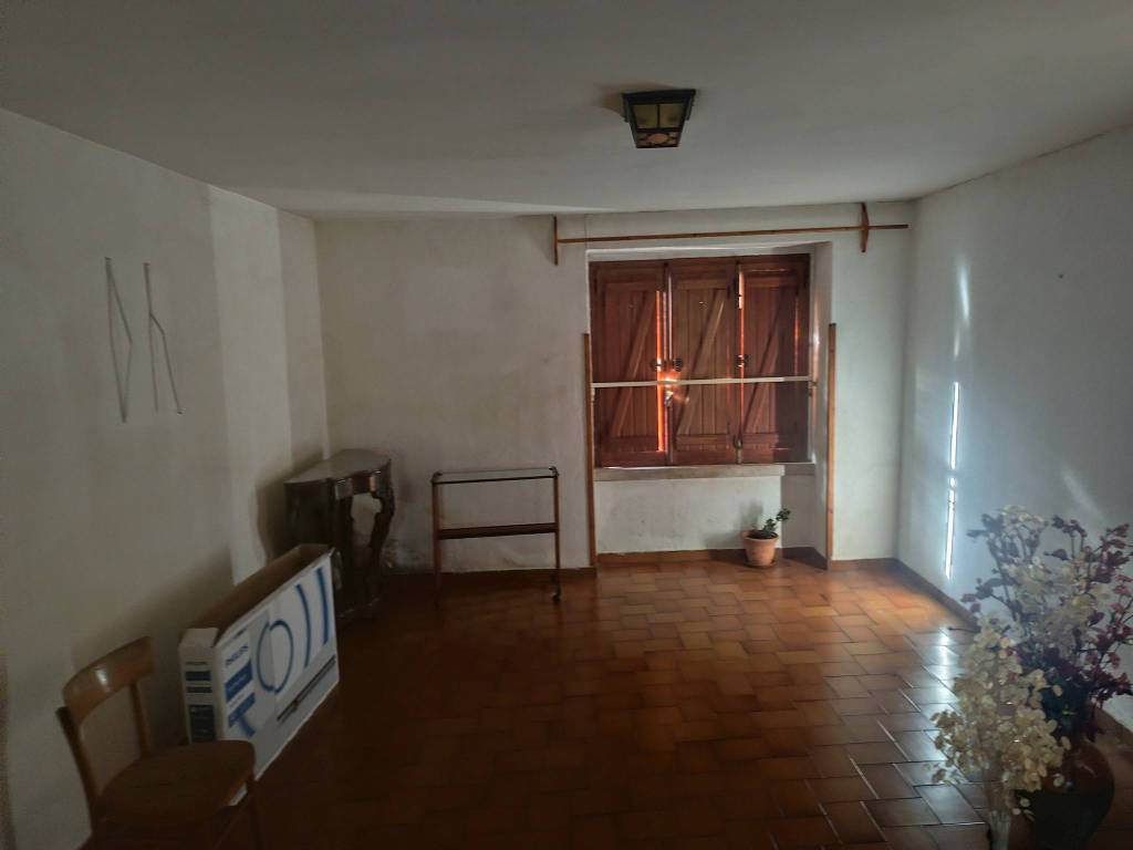 intera palazzina in vendita a Pietradefusi in zona Dentecane