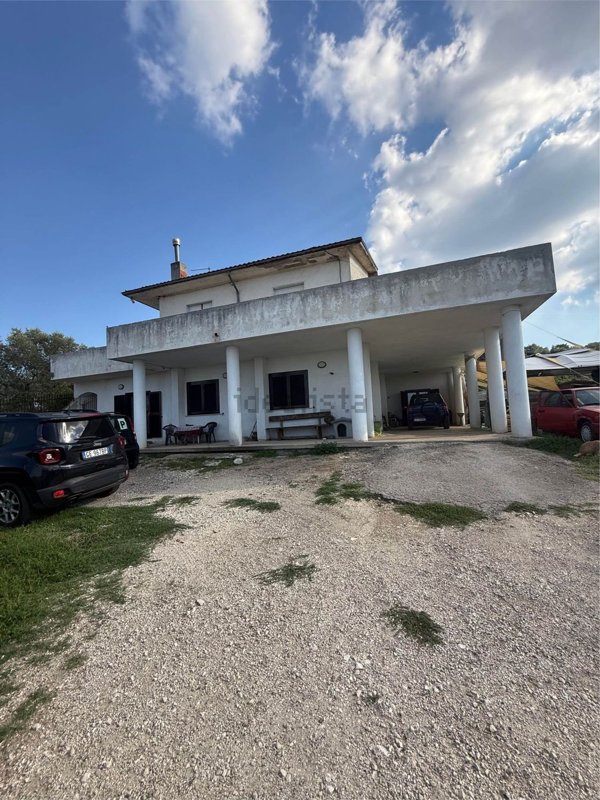 casa indipendente in vendita a Pietradefusi in zona Sant'Elena