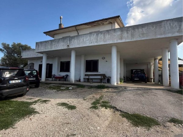 casa indipendente in vendita a Pietradefusi in zona Sant'Elena