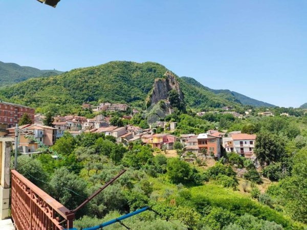 casa indipendente in vendita a Pietrastornina