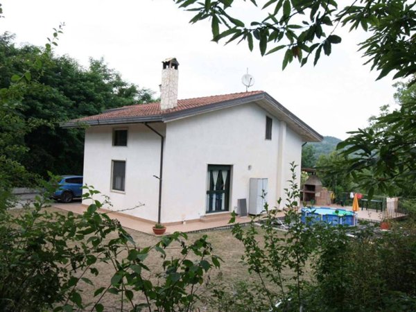 casa indipendente in vendita a Pietrastornina