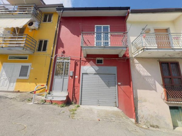 casa indipendente in vendita a Pietrastornina