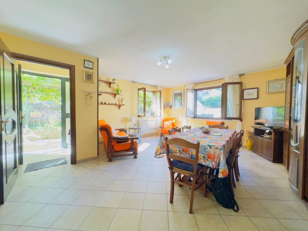 casa indipendente in vendita a Pietrastornina