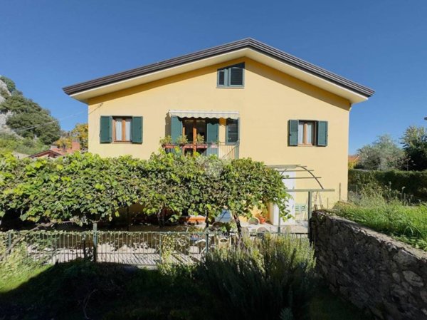 casa indipendente in vendita a Pietrastornina