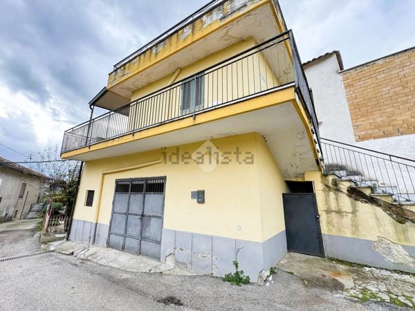 casa semindipendente in vendita a Pietrastornina