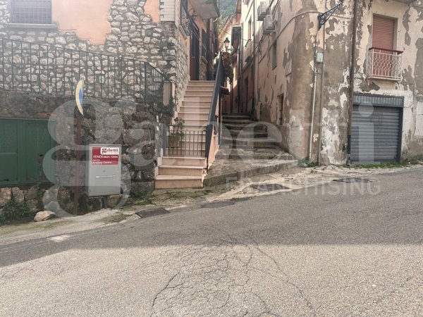 casa semindipendente in vendita a Pietrastornina