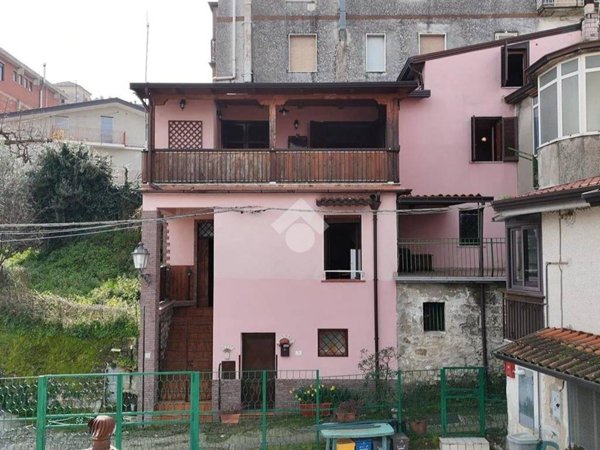 casa indipendente in vendita a Pietrastornina