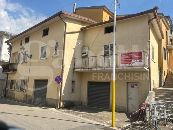 casa indipendente in vendita a Pietrastornina