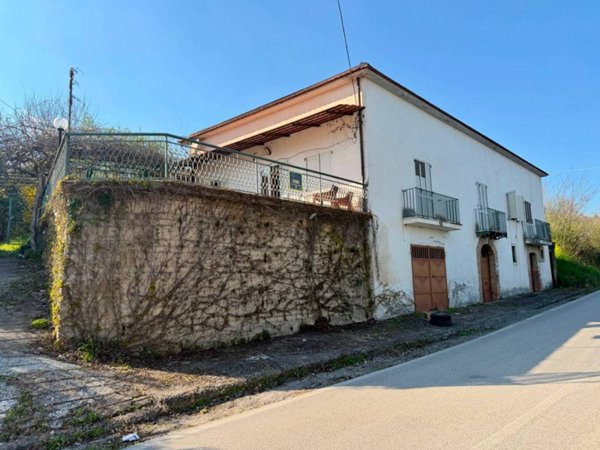 casa indipendente in vendita a Pietrastornina
