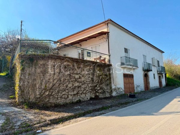 casa indipendente in vendita a Pietrastornina