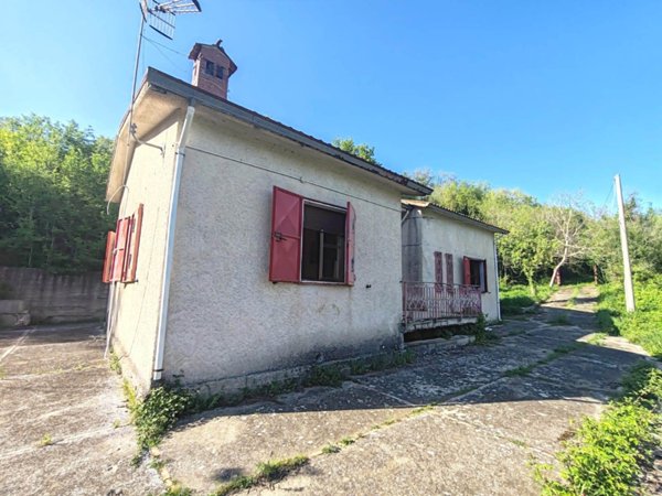 casa indipendente in vendita a Pietrastornina