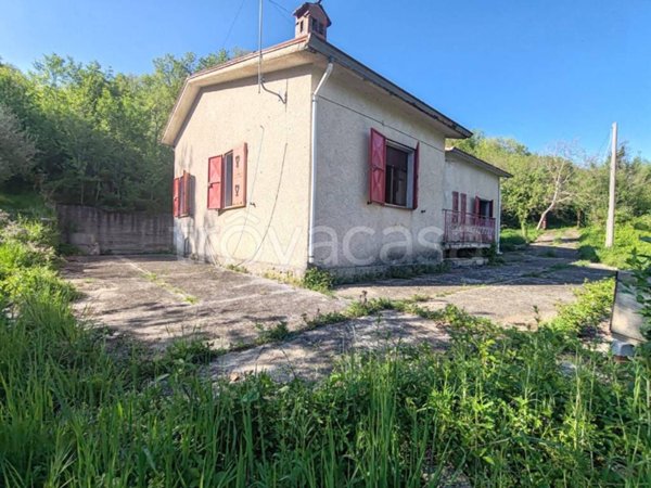 casa indipendente in vendita a Pietrastornina