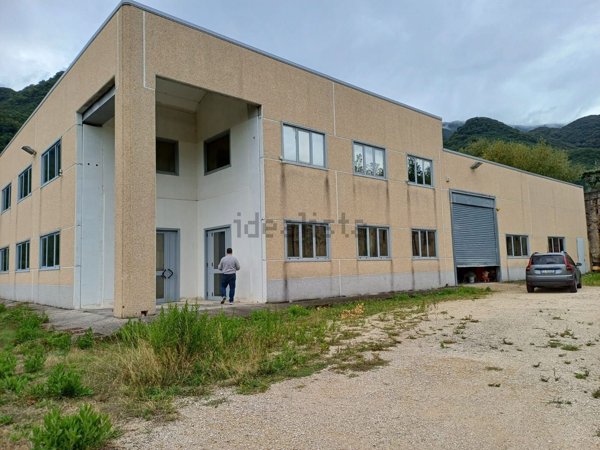 capannone in vendita a Pietrastornina