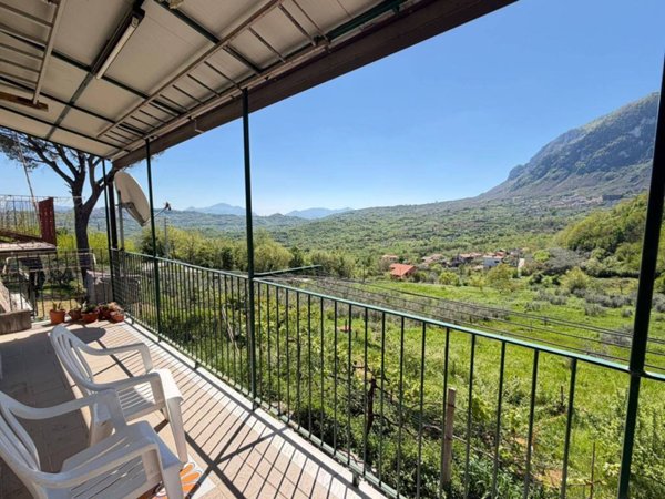 casa indipendente in vendita a Pietrastornina