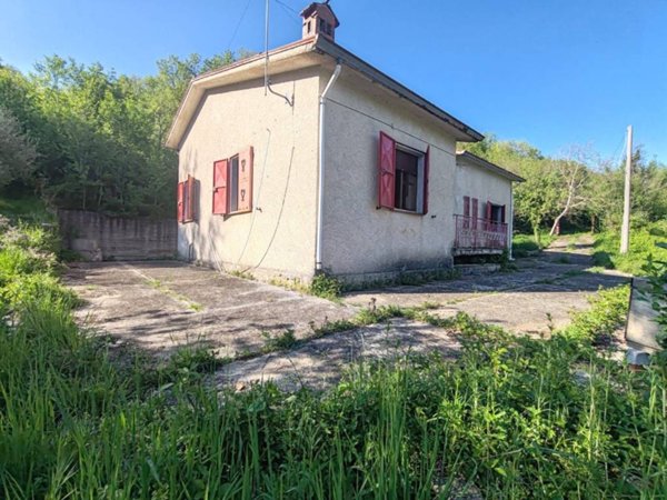 casa indipendente in vendita a Pietrastornina