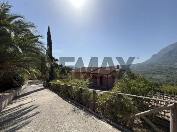 casa indipendente in vendita a Pietrastornina