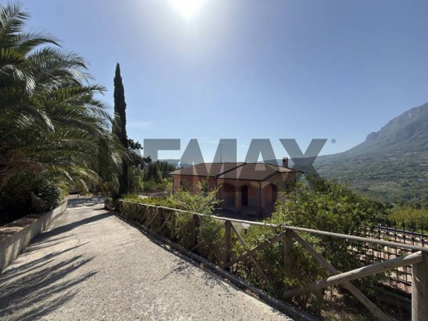 casa indipendente in vendita a Pietrastornina