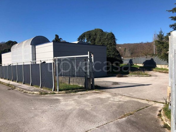 locale commerciale in vendita a Prata di Principato Ultra