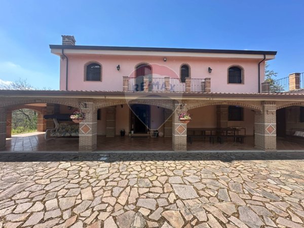 casa indipendente in vendita a Prata di Principato Ultra
