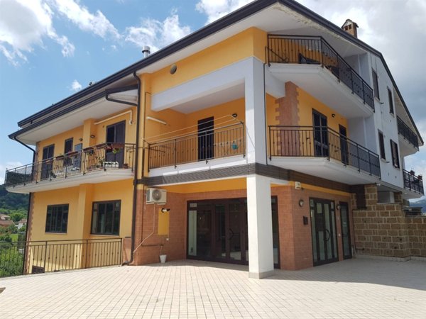 locale commerciale in vendita a Prata di Principato Ultra in zona Tavernanova