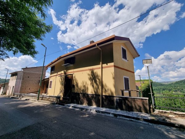casa semindipendente in vendita a Prata di Principato Ultra