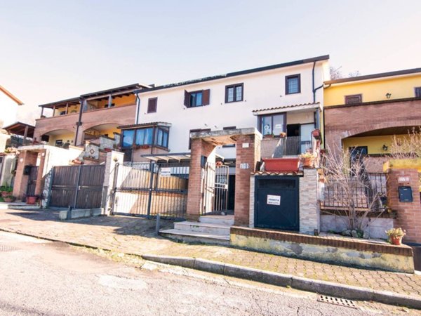 casa indipendente in vendita a Pratola Serra