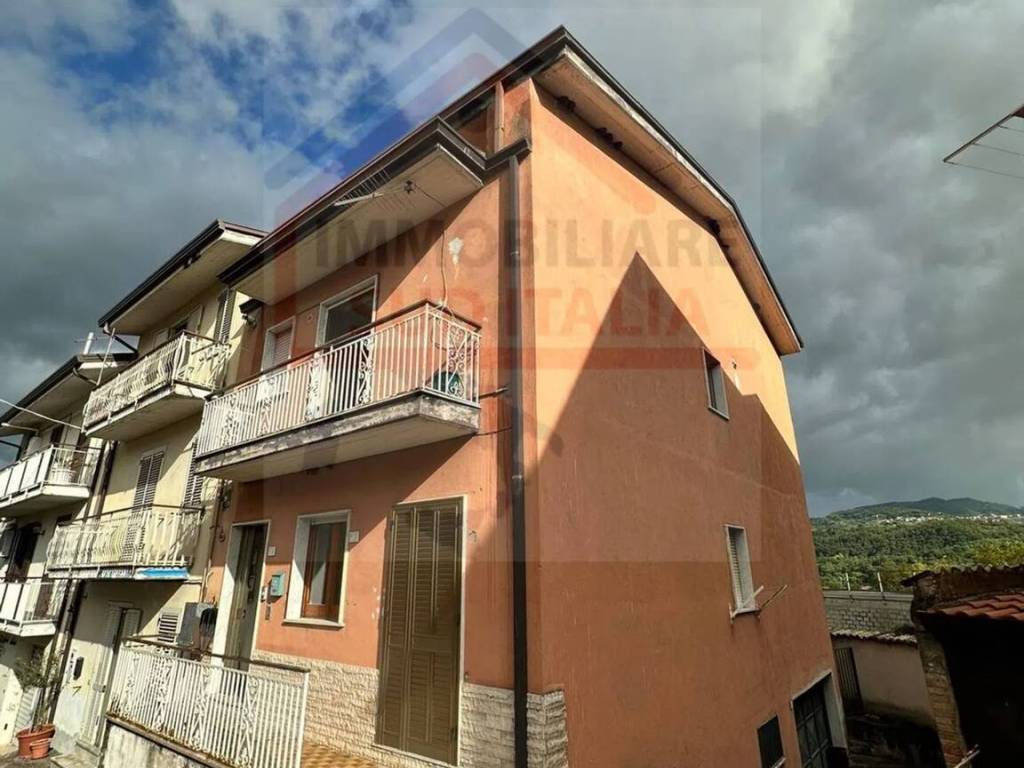 casa indipendente in vendita a Pratola Serra in zona Serra di Pratola
