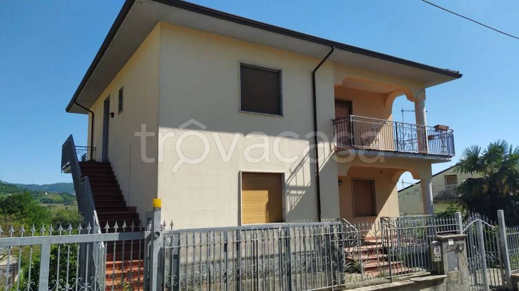 casa indipendente in vendita a Pratola Serra