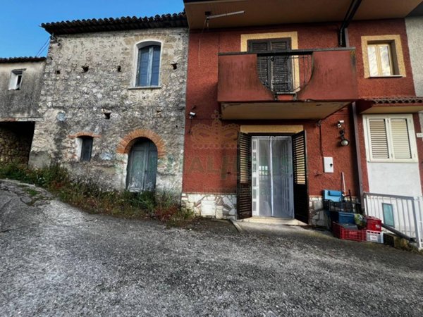 casa indipendente in vendita a Pratola Serra
