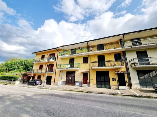 casa semindipendente in vendita a Pratola Serra