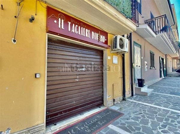 locale commerciale in vendita a Pratola Serra