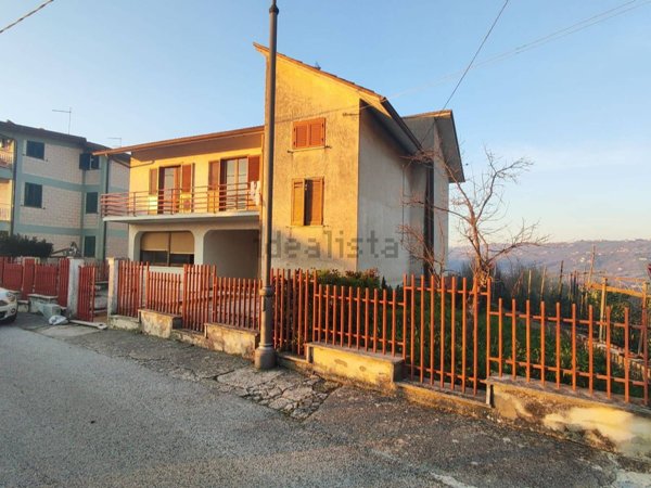 casa indipendente in vendita a Pratola Serra in zona San Michele di Pratola