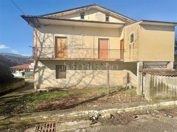 casa semindipendente in vendita a Pratola Serra