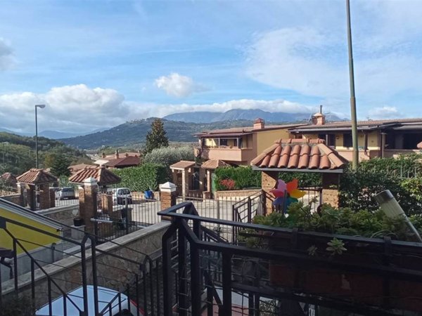 casa indipendente in vendita a Pratola Serra