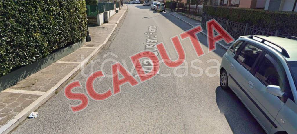 locale commerciale in vendita a Pratola Serra