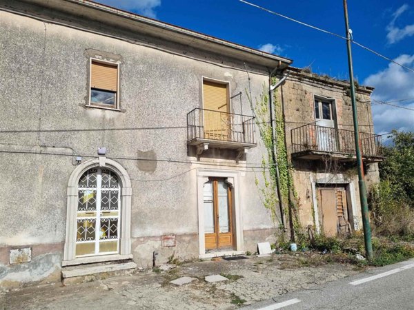 casa indipendente in vendita a Pratola Serra in zona San Michele di Pratola