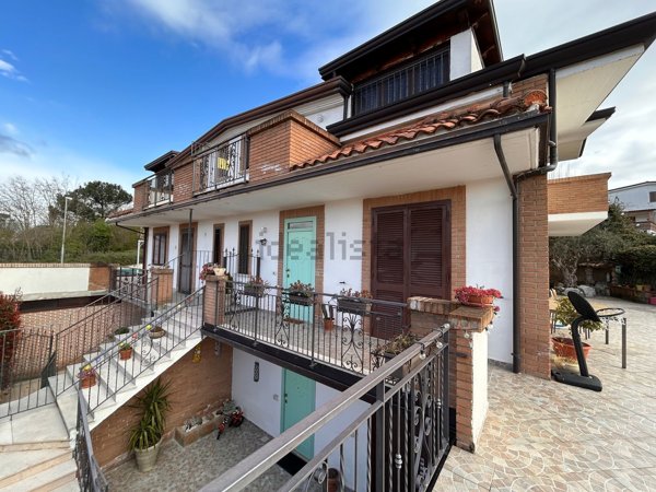 casa indipendente in vendita a Pratola Serra