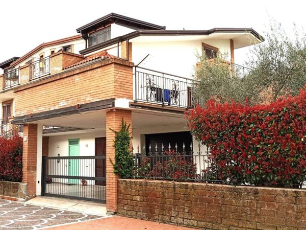 casa indipendente in vendita a Pratola Serra