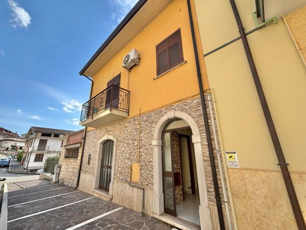 casa indipendente in vendita a Pratola Serra