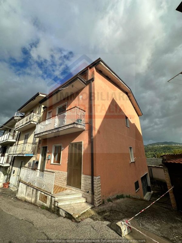 casa indipendente in vendita a Pratola Serra in zona Serra di Pratola