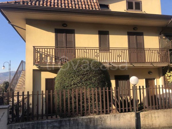 casa indipendente in vendita a Pratola Serra