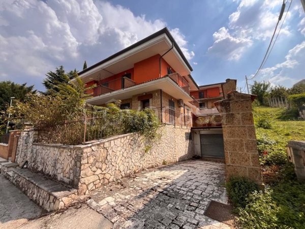 casa indipendente in vendita a Pratola Serra
