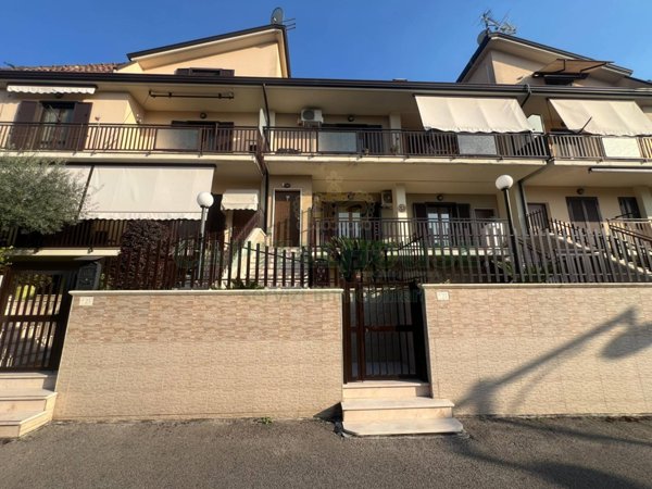 casa indipendente in vendita a Pratola Serra in zona Serra di Pratola